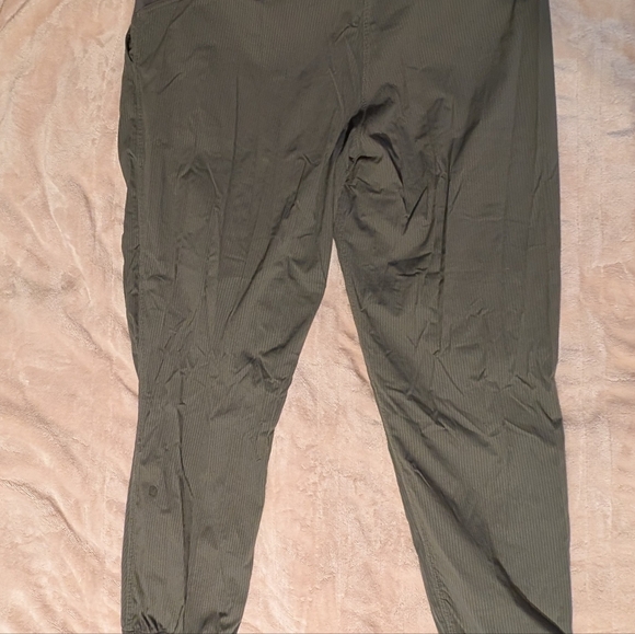 Lululemon Dance Studio MR Jogger Full Length in Army Green - Picture 8 of 8
